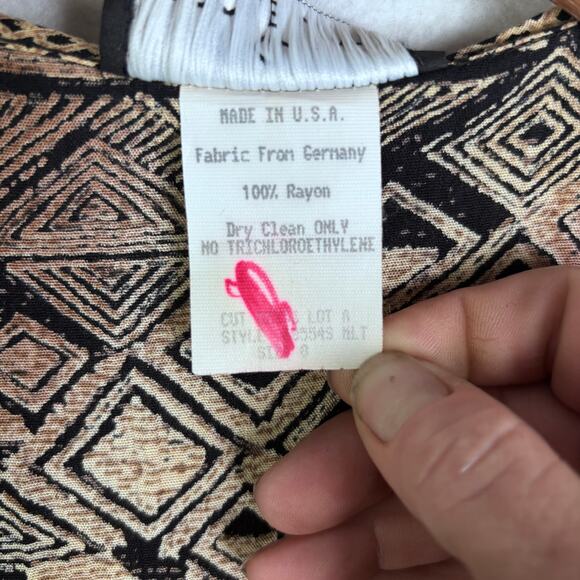 CAROLE LITTLE Vintage Sleeveless Vest w/a geometric & striped pattern Womens 8 - Picture 9 of 11